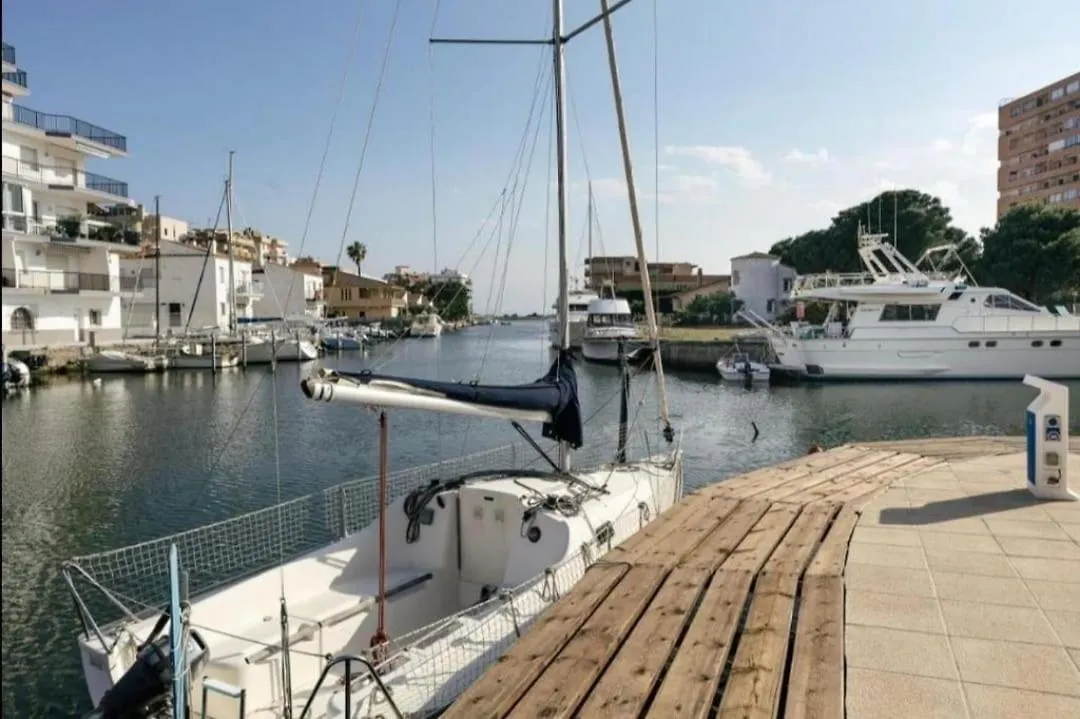Apartment Appartement Avec Piscine Et Vue Canaux Roses Spain