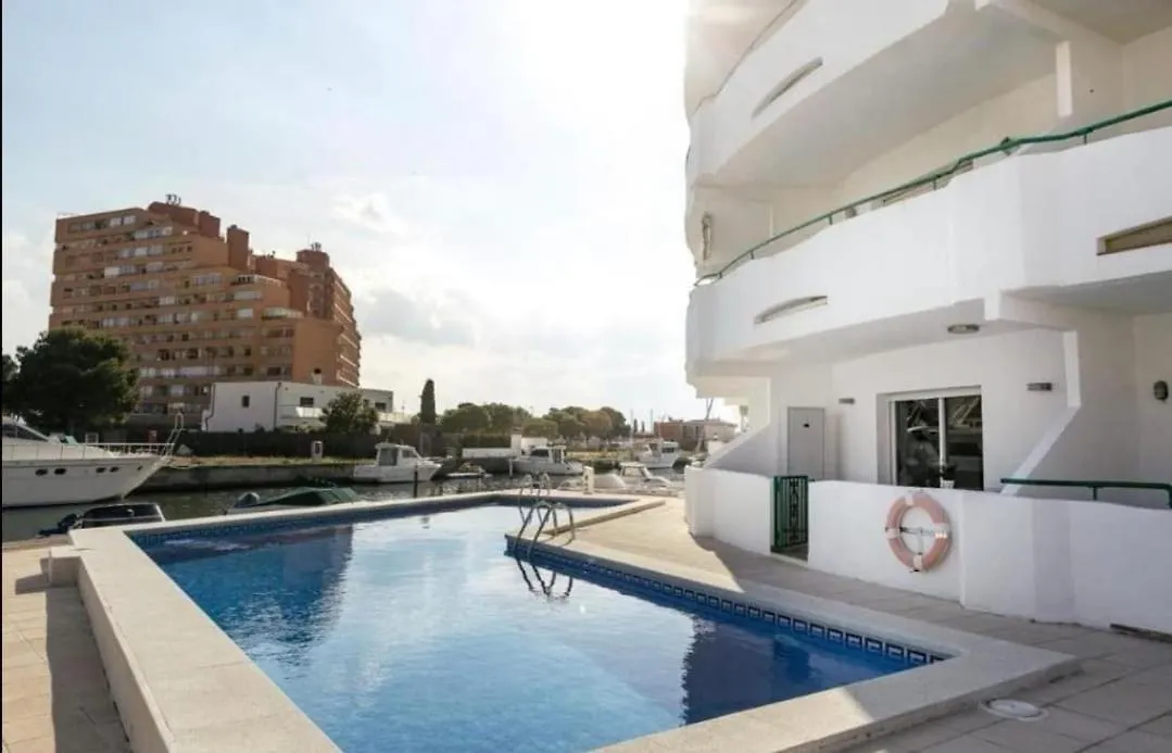 Appartement Avec Piscine Et Vue Canaux Roses