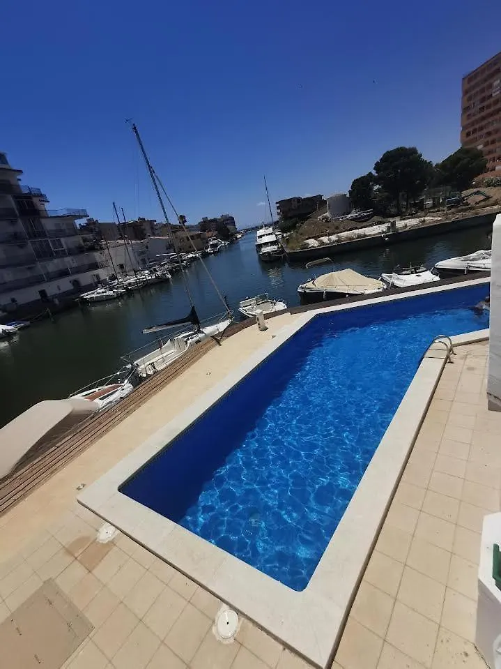Appartement Avec Piscine Et Vue Canaux Roses