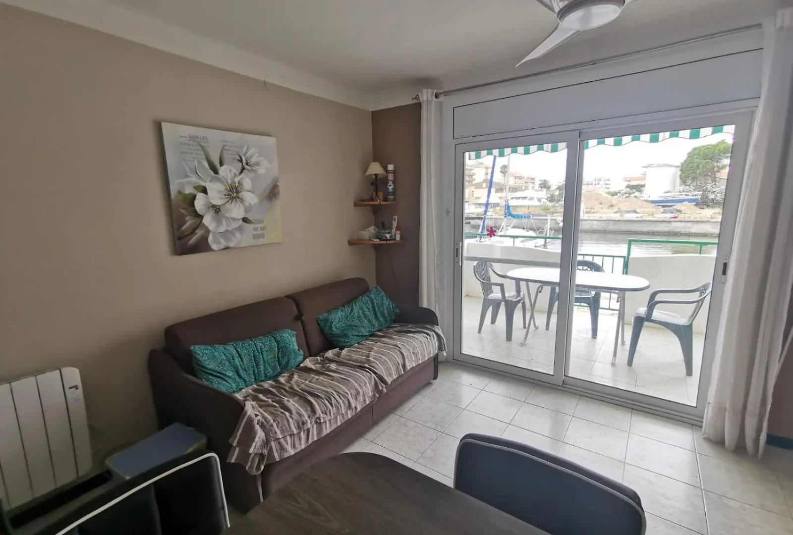 Appartement Avec Piscine Et Vue Canaux Roses Apartment