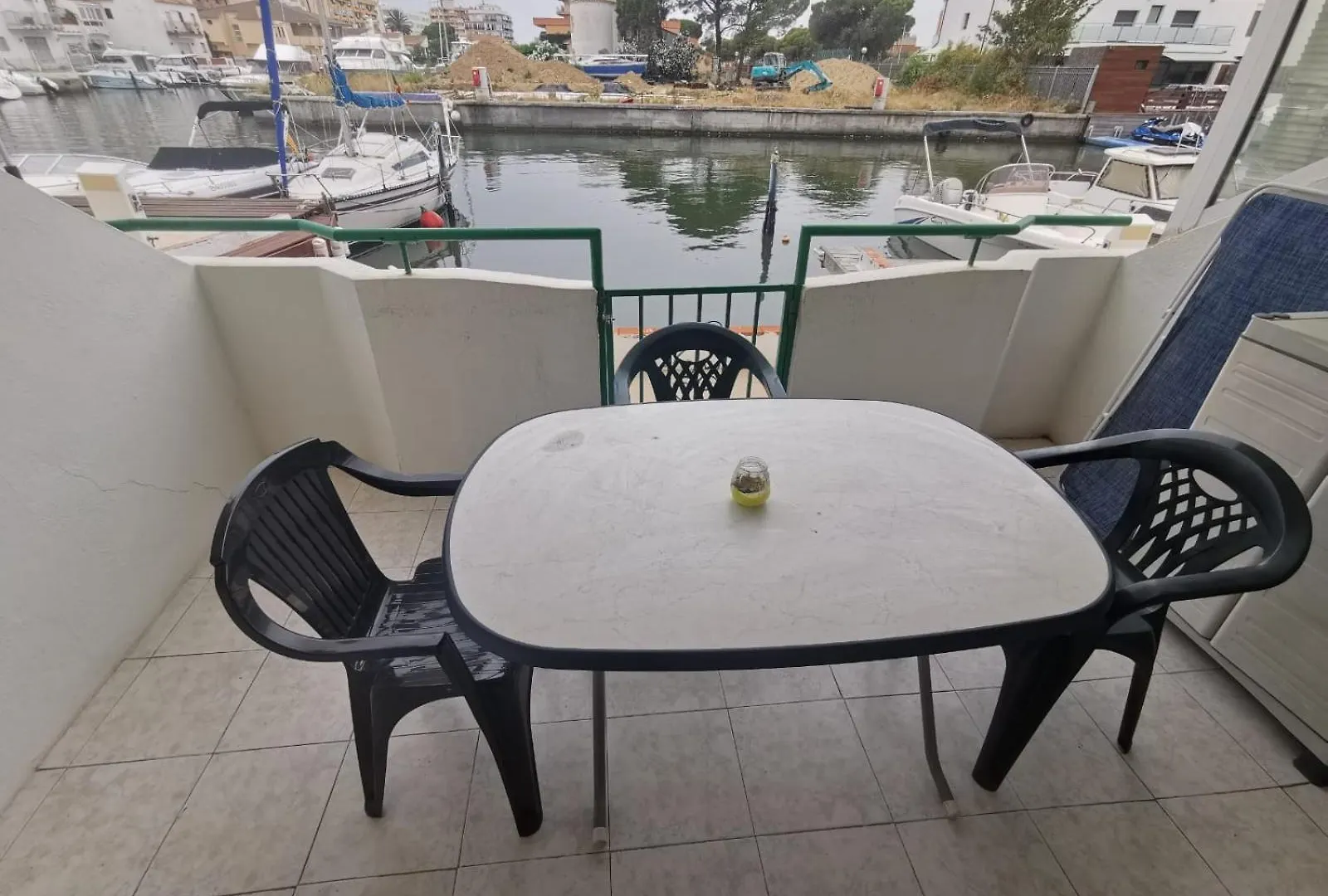 Appartement Avec Piscine Et Vue Canaux Roses Apartment